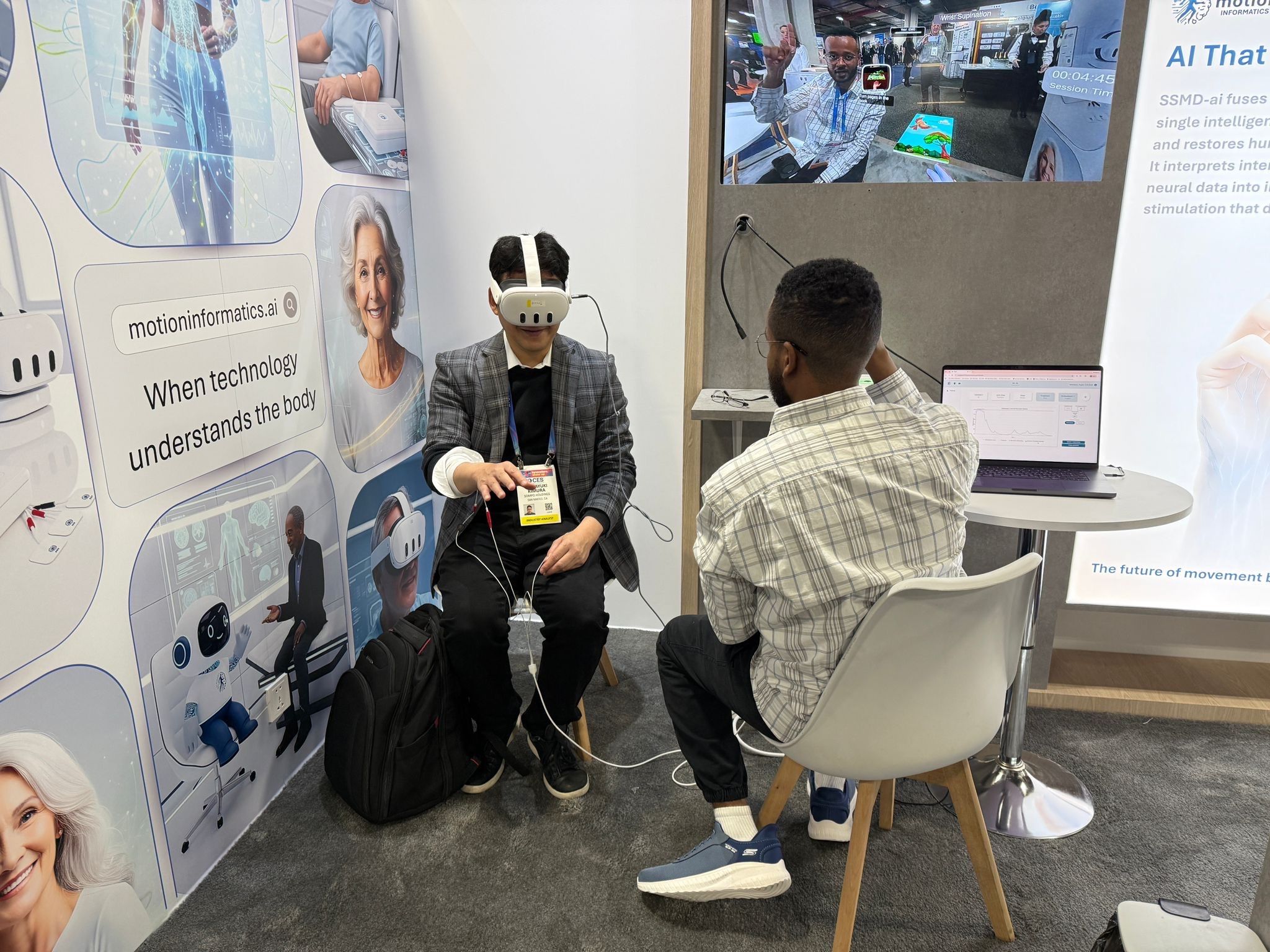 Yonatan demonstrating the connected rehabilitation workflow to a visitor wearing a Meta Quest headset at the Motion Informatics CES booth.